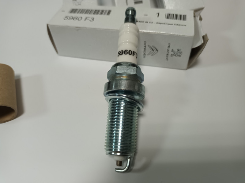 Свечи зажигания на двигатель TU5JP4 16V (к-кт 4 шт) Original Свечи зажигания на двигатель TU5JP4 16V (к-кт 4 шт) Original