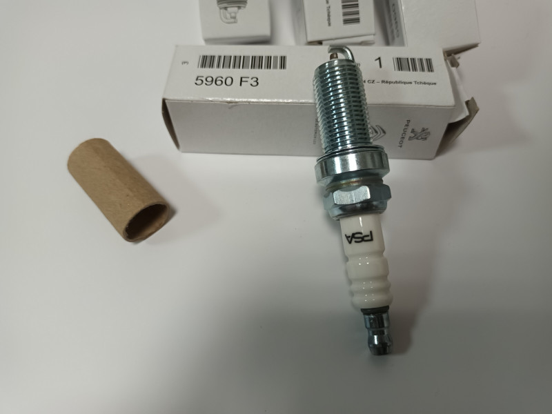 Свечи зажигания на двигатель TU5JP4 16V (к-кт 4 шт) Original Свечи зажигания на двигатель TU5JP4 16V (к-кт 4 шт) Original